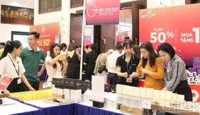 Đà Nẵng: Hơn 300 thương hiệu quốc tế và nội địa sôi động khuyến mại